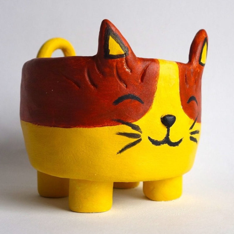 Cat container from air dry clay